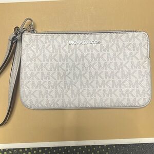 White Michael kors wristlet